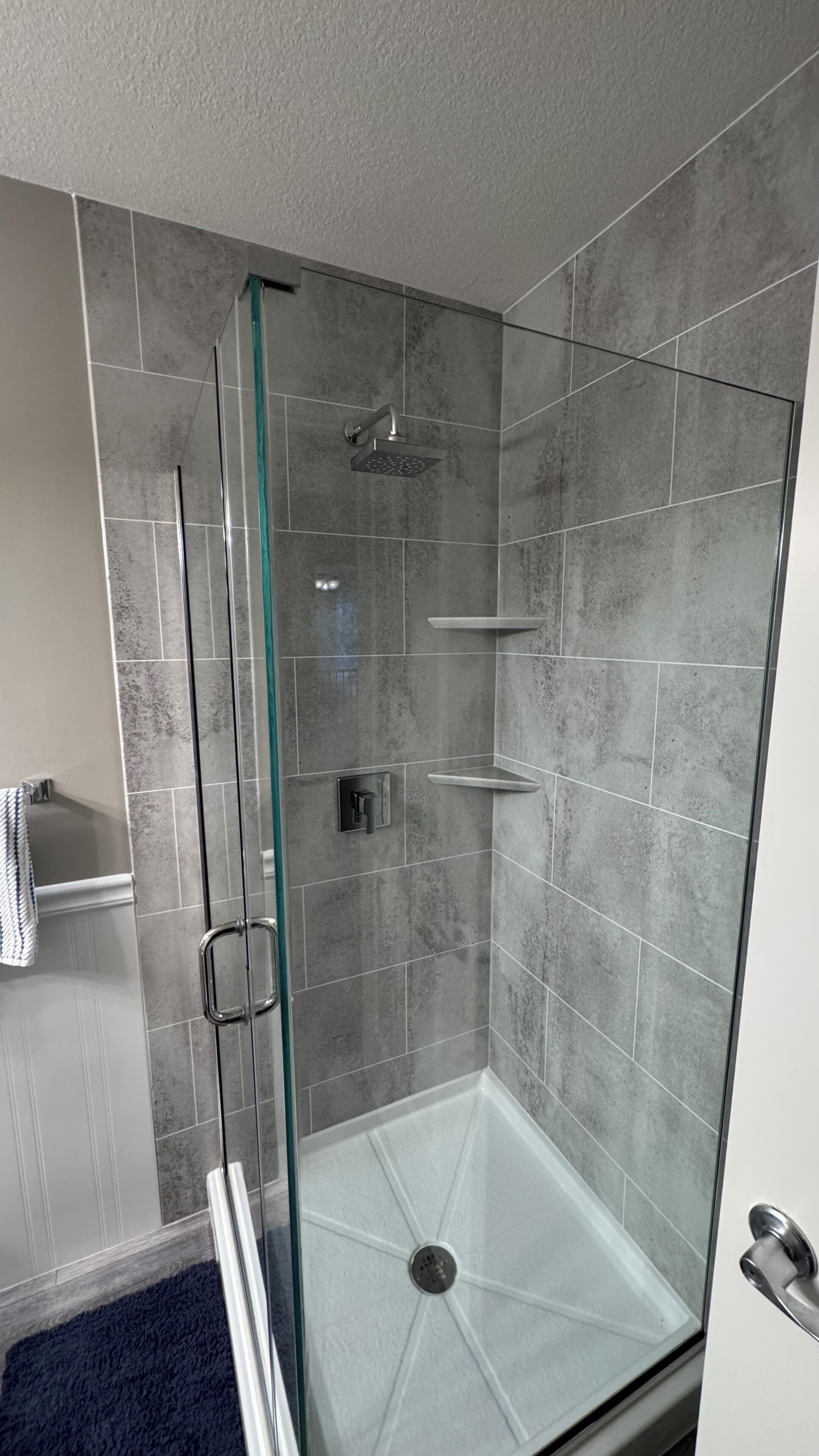 Douche, serviettes fournies