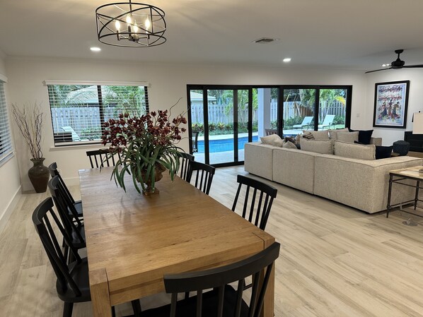 Dining - 3 BR Pet-friendly House with Pool near Golf Course, downtown & beaches. (Delray Beach)