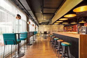 Bar (on property) - Amedia Munich Dachau, Trademark Collection by Wyndham (Dachau)