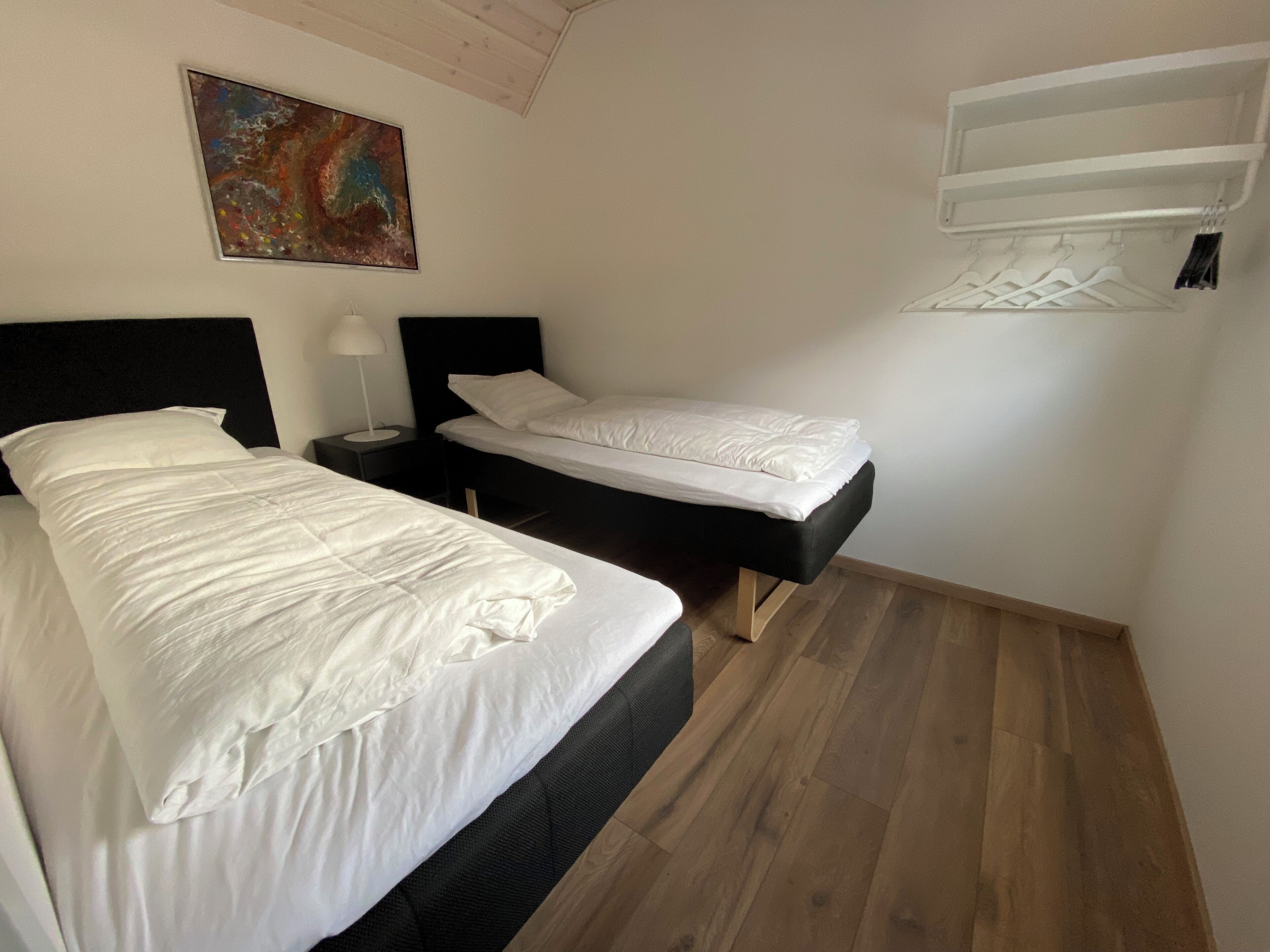 Neljän hengen perhehuone | Allergiatestatut vuodevaatteet, yksilöllisesti sisustettu