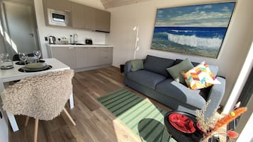 Comfort-feriehus | Privat køkken | Køleskab, mikrobølgeovn, kogeplade, opvaskemaskine