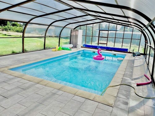 Maison spacieuse avec piscine