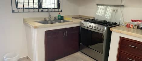 Full-size fridge, oven, toaster, blender