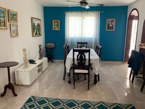 Flat-screen TV - Residencia Katya (La Romana)