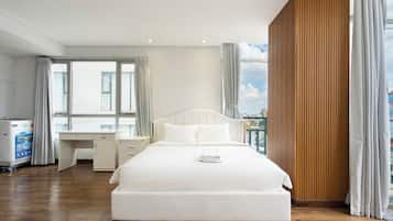 Standard Studio Suite | 3 bedrooms, desk, laptop workspace, blackout drapes