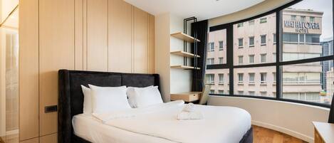 3 dormitoris, escriptori i espai de treball apte per a portàtils