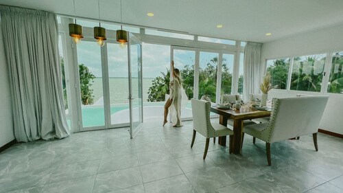 Villa with Pool and Jacuzzi facing beach K NAJ