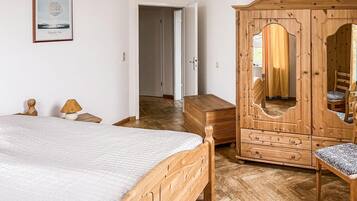 1 Schlafzimmer, Reisekinderbett, kostenloses WLAN, Bettwäsche