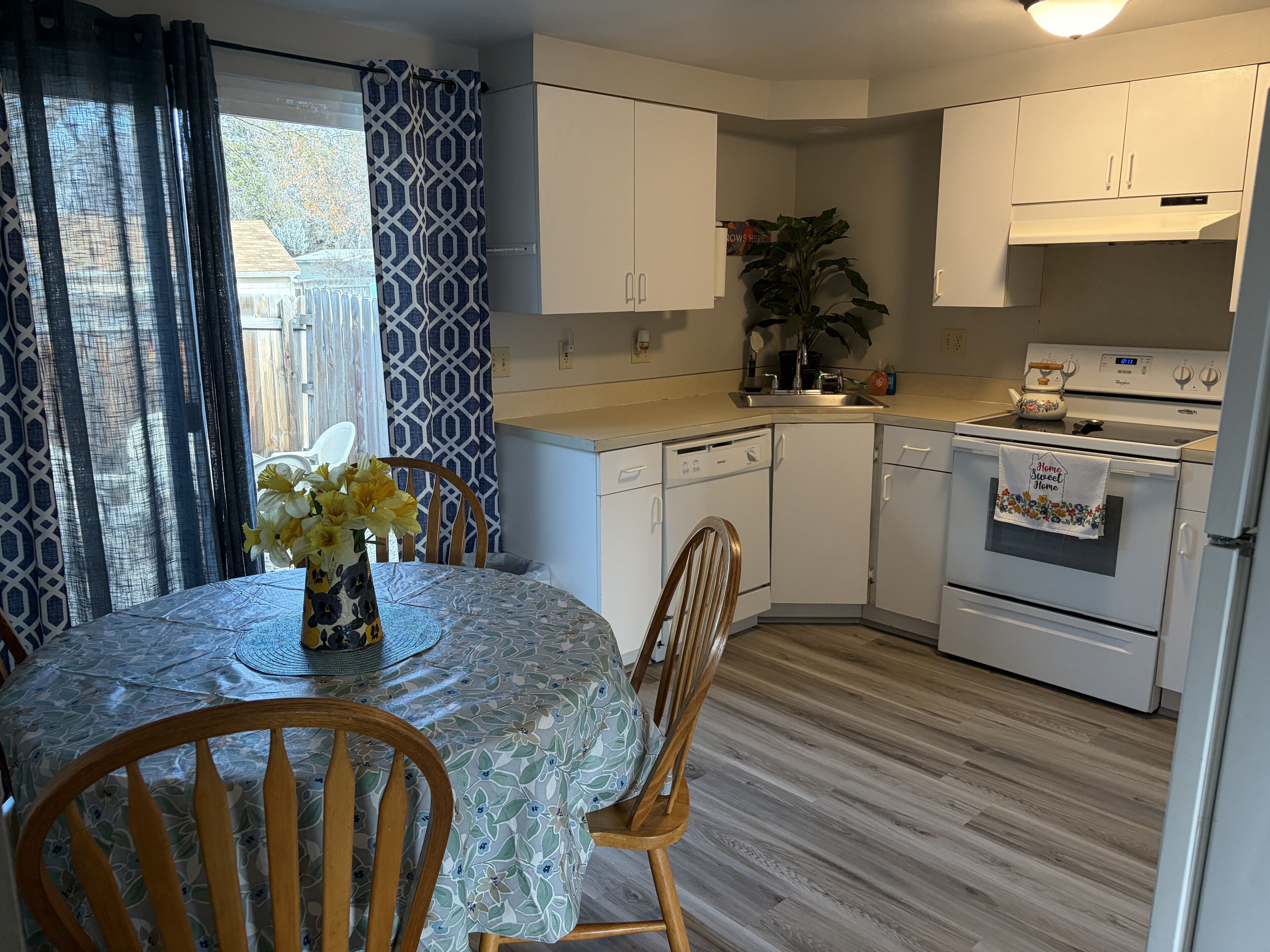 Micro-ondes, four, plaque de cuisson, lave-vaisselle