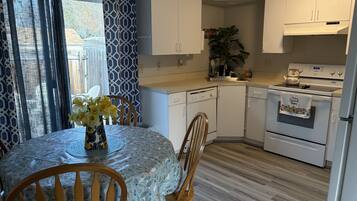 Micro-ondes, four, plaque de cuisson, lave-vaisselle