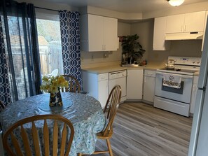 Mikrowelle, Ofen, Herdplatte, Geschirrspüler