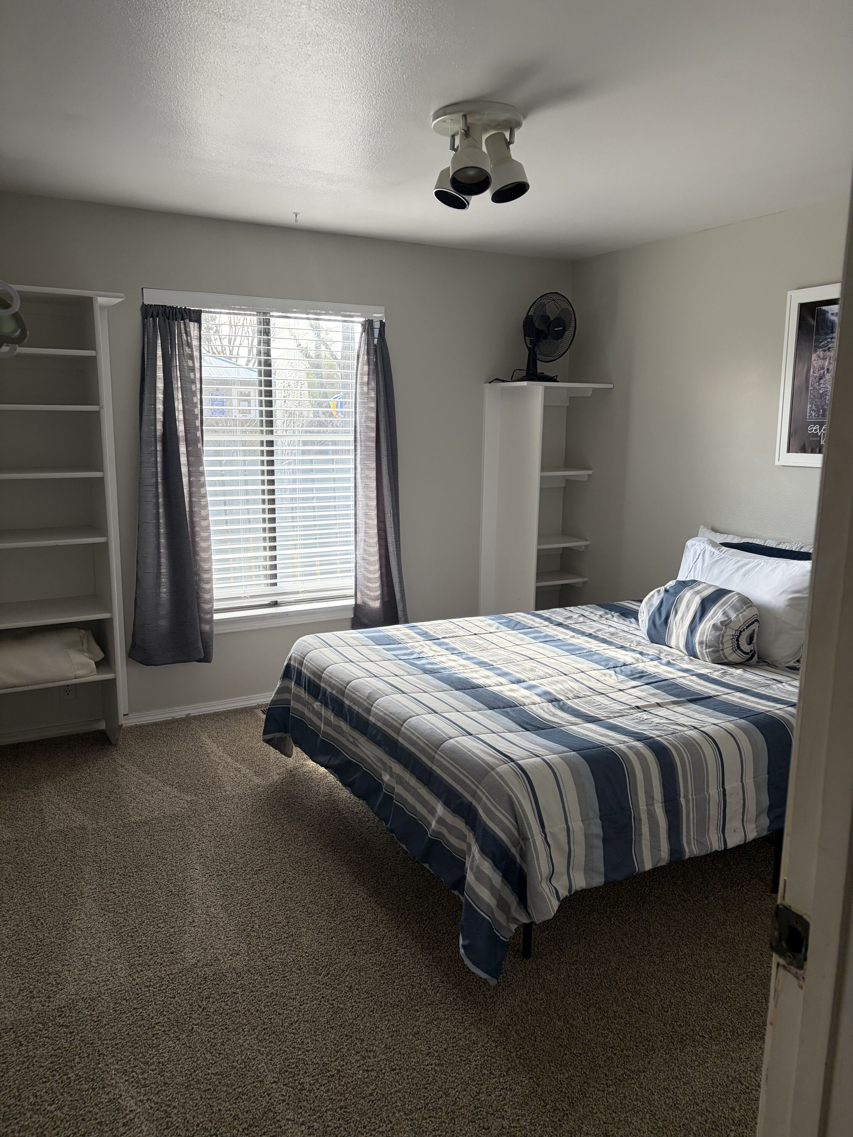 2 chambres, fer et planche à repasser, Wi-Fi, draps fournis