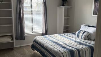 2 chambres, fer et planche à repasser, Wi-Fi, draps fournis