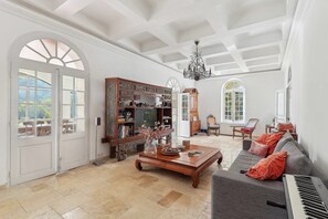 Smart TV, fireplace - Centre Ville à Pied Dans une Authentique Bastide Xviieme Rénovée (Aix en Provence)