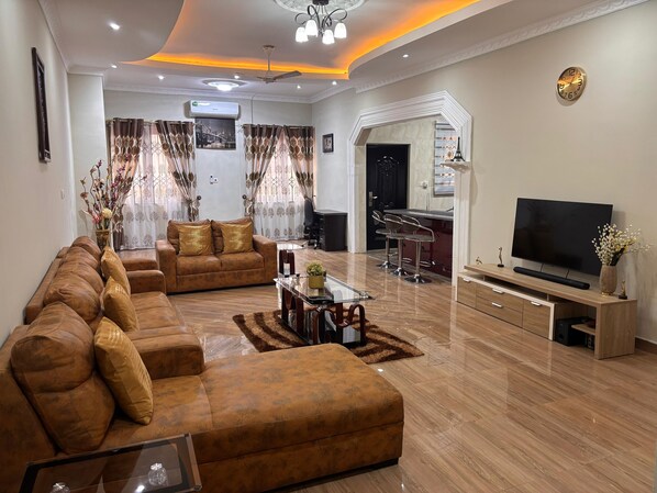 Interior - Discover Your Peaceful Haven: Our 2BR/2BA Retreat in Accra (Accra)