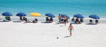 Stay close to Pool and beautiful Miramar Beach In Great Resort with lots to do!