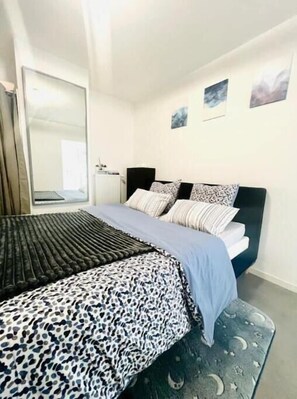 1 室のベッドルーム、アイロン / アイロン台、WiFi、ベッドシーツ
