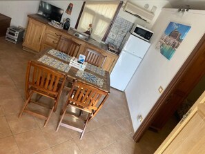 Fridge, microwave, stovetop, coffee/tea maker - Mansarda Villa Mareazzurro (Piana Calzata)