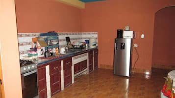 Fridge, microwave, oven, coffee/tea maker