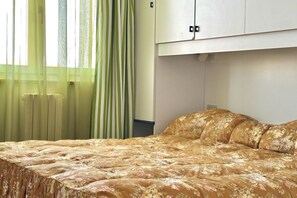 2 عدّة غرف نوم وواي فاي وملاءات أسرّة