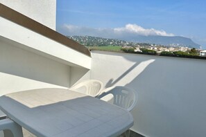 Outdoor dining - M386 - Marcelli, three-room apartment with garden and sea view (Marcelli)