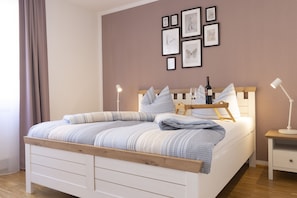 2 bedrooms, iron/ironing board, WiFi, bed sheets