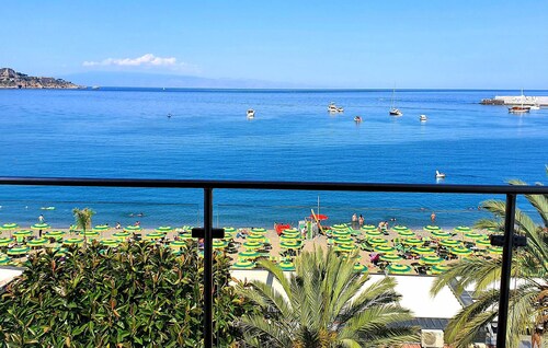 Beach front apartment in Giardini Naxos