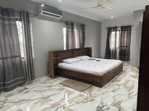 2 chambres, fer et planche à repasser, Wi-Fi, draps fournis