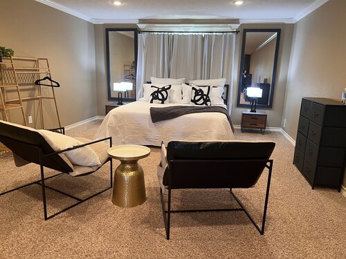 Serene lakefront Studio Apartment