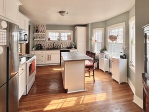 Micro-ondes, four, plaque de cuisson, lave-vaisselle