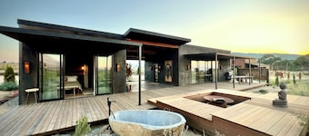 The LoneEast
An Eastern Sierra wilderness retreat