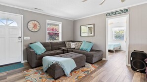 Living area - Tranquil Breeze-5 min. walk to the beach! Book now for great fall/winter rates! (Oak Island)