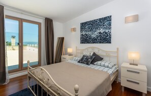 6 bedrooms, free WiFi, bed sheets