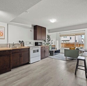 Interior - 2 Bedroom walkout basement suite in Okotoks (Okotoks)