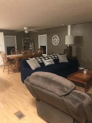 Living area - Quiet, 3 bedroom & 1 bath get-a-way. Near Lake Erie for fishing & skiing resorts (Albion)