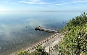 靠近海滩、钓鱼