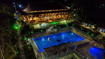 2 piscinas externas
