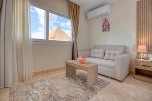 King Suite with Panoramic Pyramids View & Terrace - Soul Pyramids & Valley Temple View (Giza)