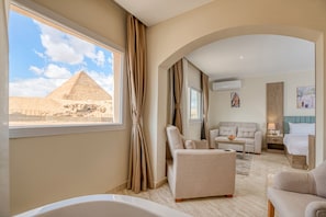 King Suite with Panoramic Pyramids View & Terrace - Soul Pyramids & Valley Temple View (Giza)