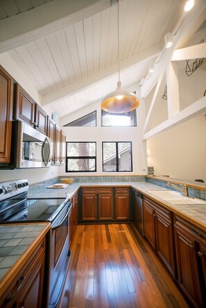 Mikrowelle, Ofen, Herdplatte, Geschirrspüler