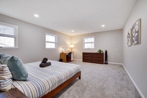 4 室のベッドルーム、デスク、WiFi (無料)、ベッドシーツ