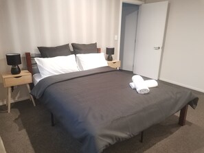 1 bedroom, free WiFi, bed sheets - New Built Guest Suite in Rolleston  (Rolleston)