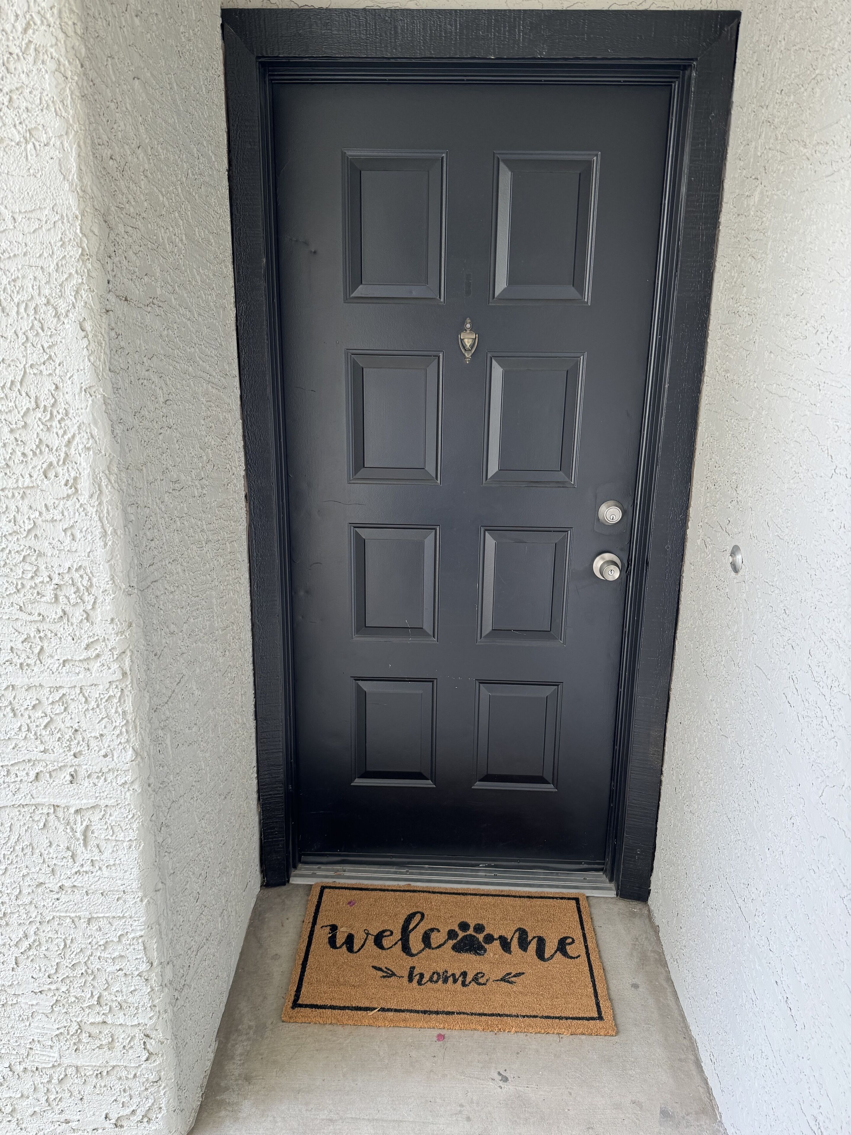 10 min from Coachella. Fully stocked. New furniture. 