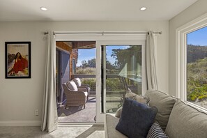 Smart TV, fireplace - Beach Condo - Shorebirds 3 (Pajaro Dunes)