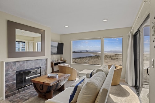 Beach Condo: Pelican 78