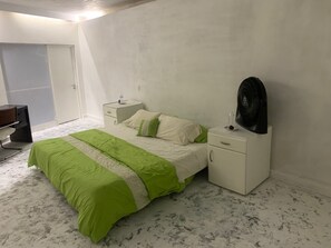 1 sovrum och sängkläder