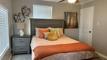 2 makuuhuonetta, työpöytä, silitysrauta/-lauta, ilmainen Wi-Fi