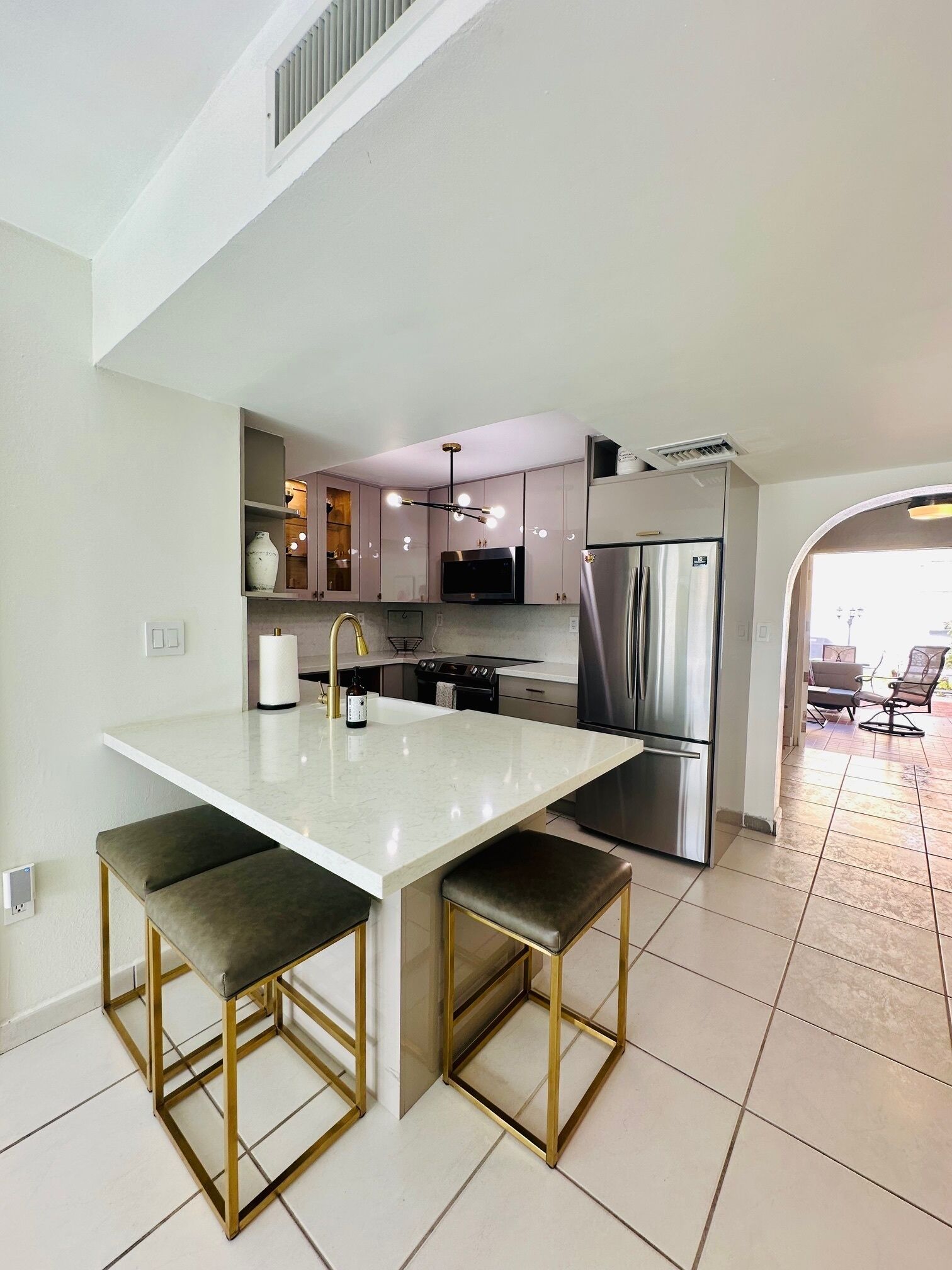 Flamingo Garden TownHome-Centrally Located 3 BR 1.5 BA + Free Parking