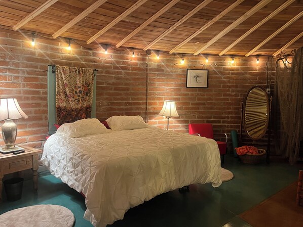 1 habitación, tabla de planchar con plancha, wifi gratis y ropa de cama 