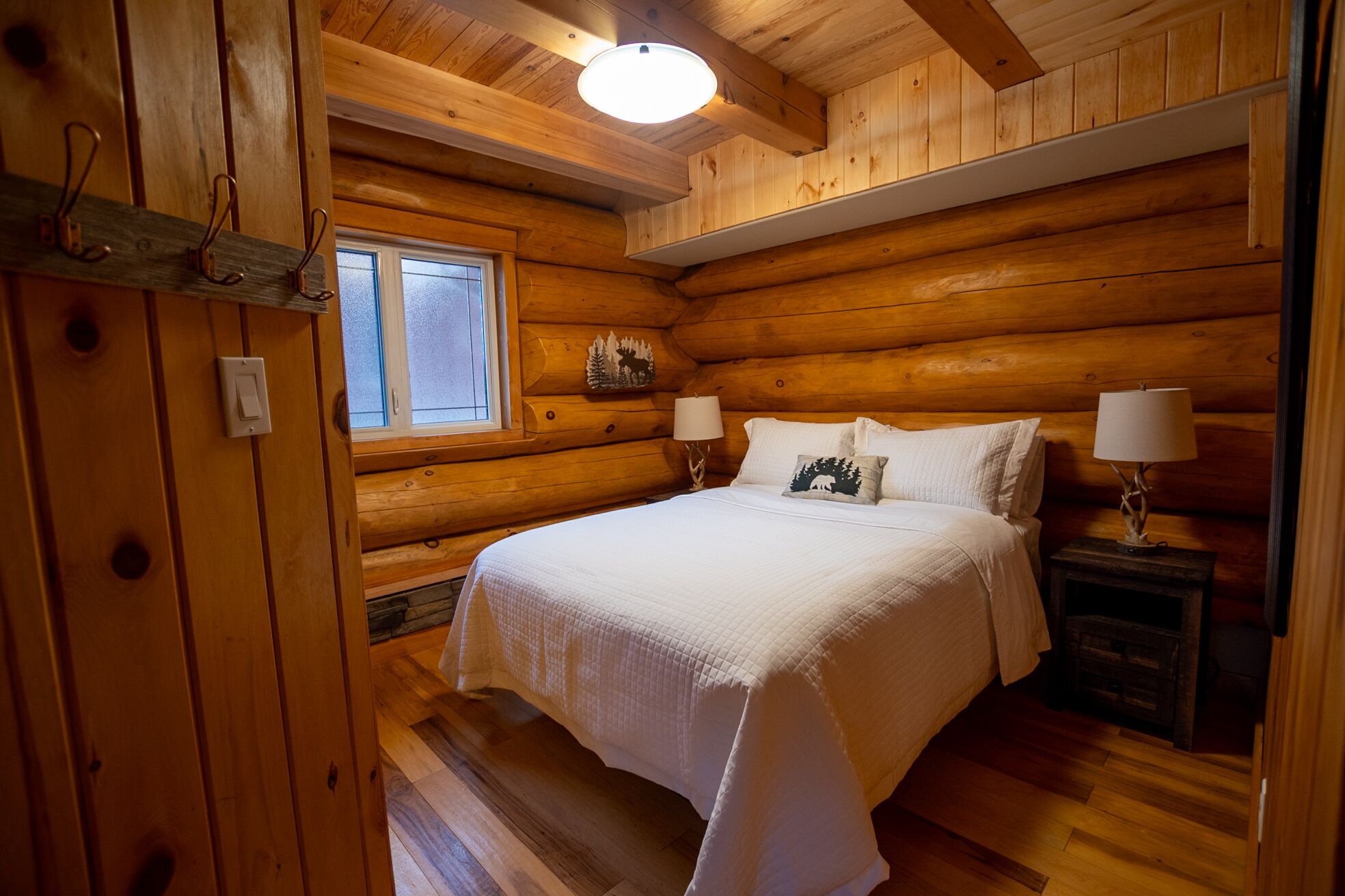 2 Schlafzimmer, Schreibtisch, Bügeleisen/Bügelbrett, Reisekinderbett